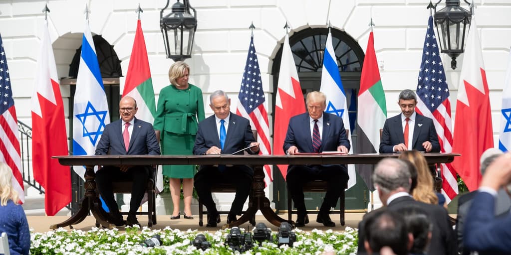 Will a new country join the Abraham Accords by October 31? card icon